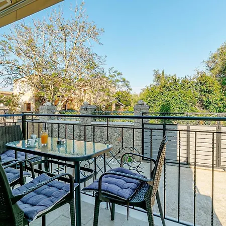 Thomas House Apartment